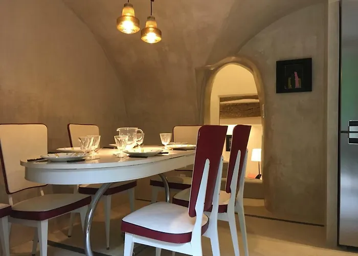 La Calade, Maison De Village